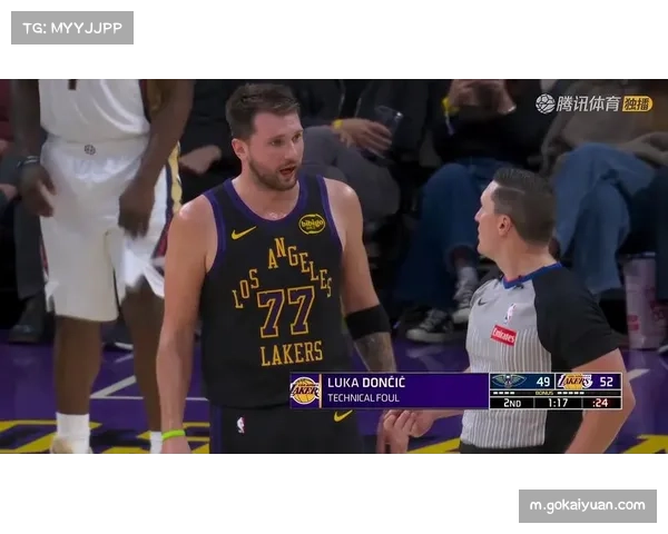 东契奇防守造进攻犯规未果 反被吹阻挡后做出争议手势